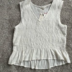 White ribbed shirt. Brand new with tags. Size xl